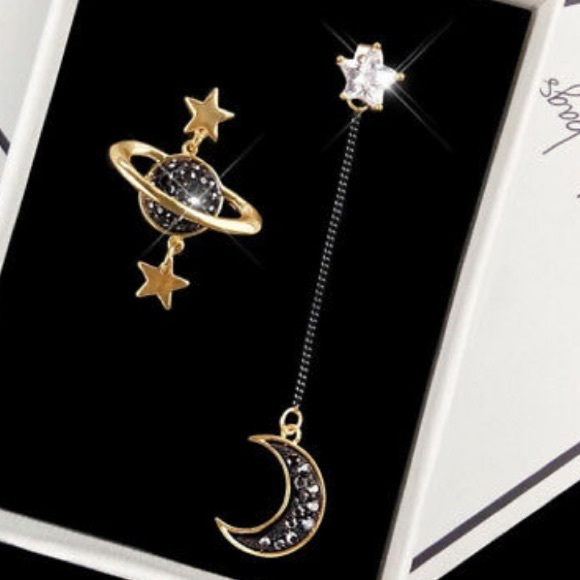 Jewelry - ❤️gorgeous celestial star&moon earring